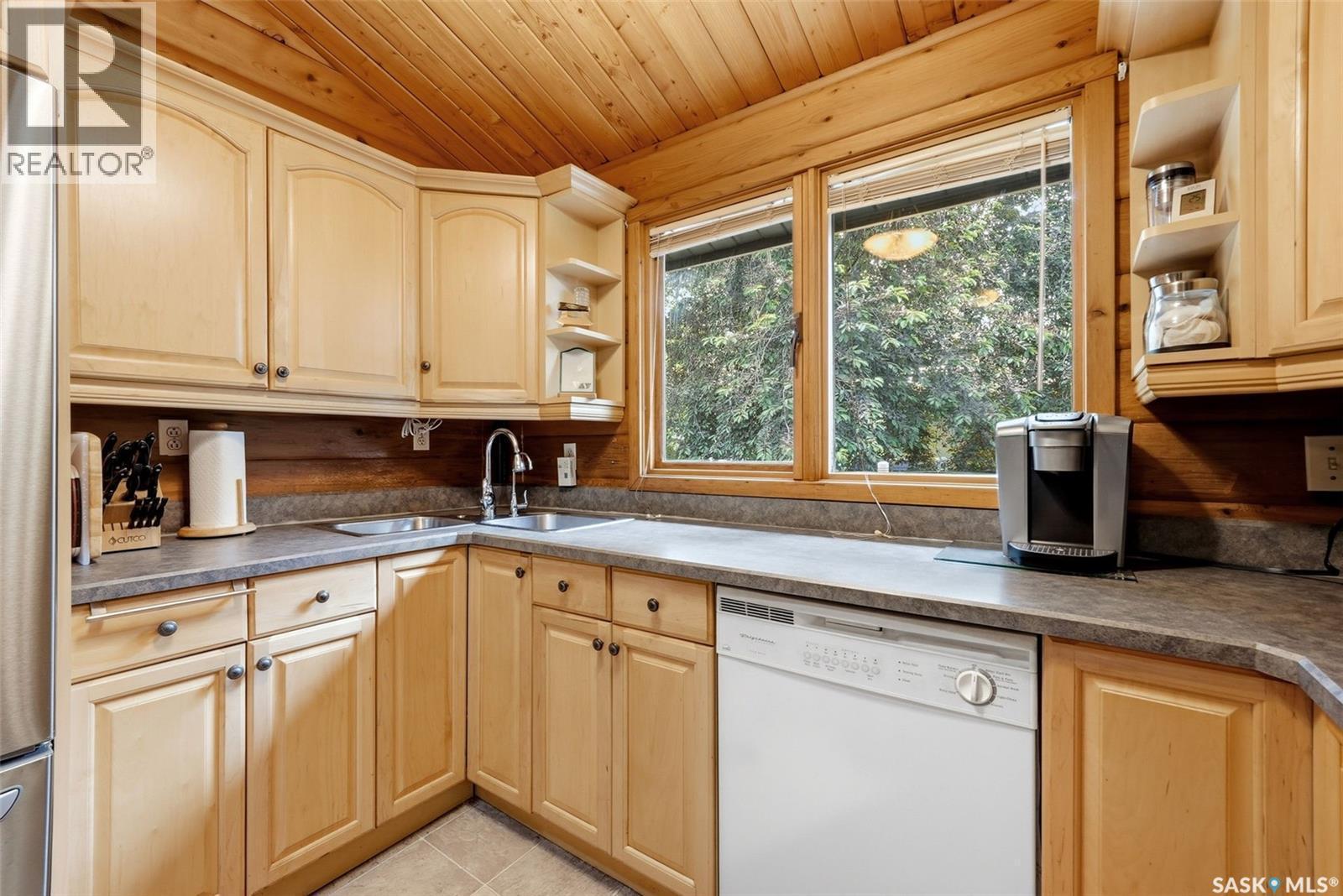 1202 Catley Bay N, Regina, SK