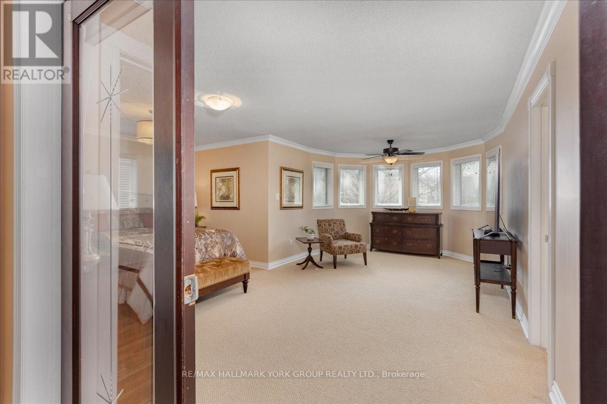 263 Mcclellan Way, Aurora, ON