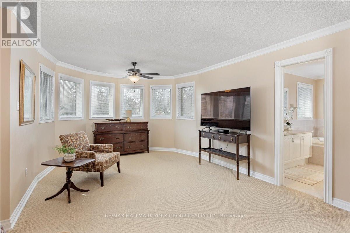 263 Mcclellan Way, Aurora, ON