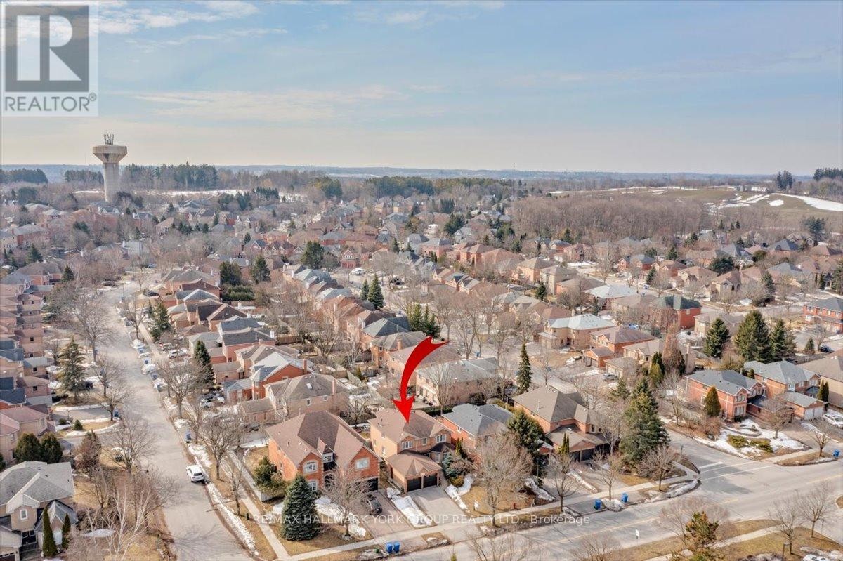 263 Mcclellan Way, Aurora, ON