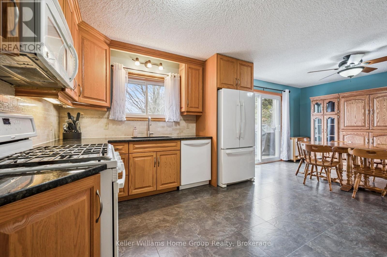 28 Edward Street, Mapleton, ON