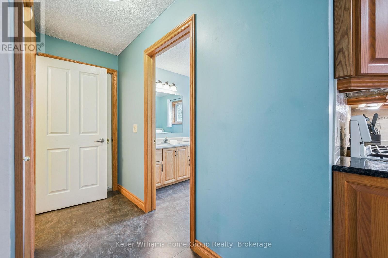 28 Edward Street, Mapleton, ON