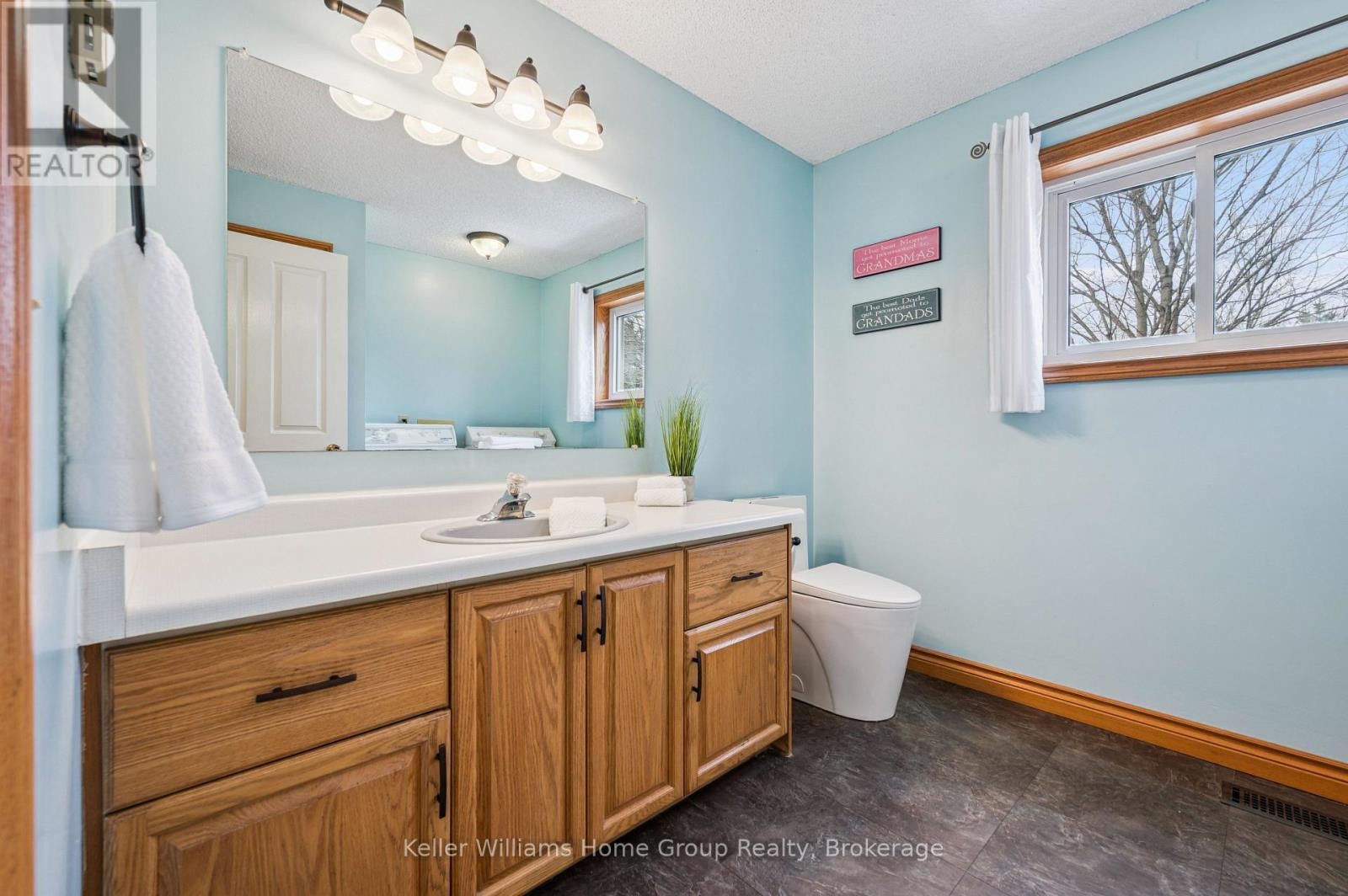 28 Edward Street, Mapleton, ON