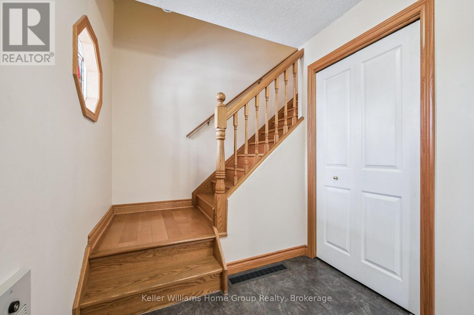 28 Edward Street, Mapleton, ON