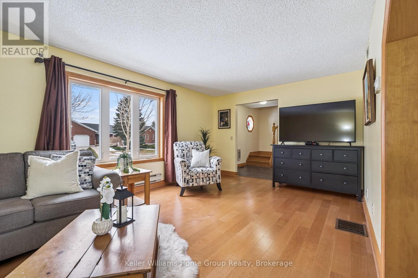 28 Edward Street, Mapleton, ON