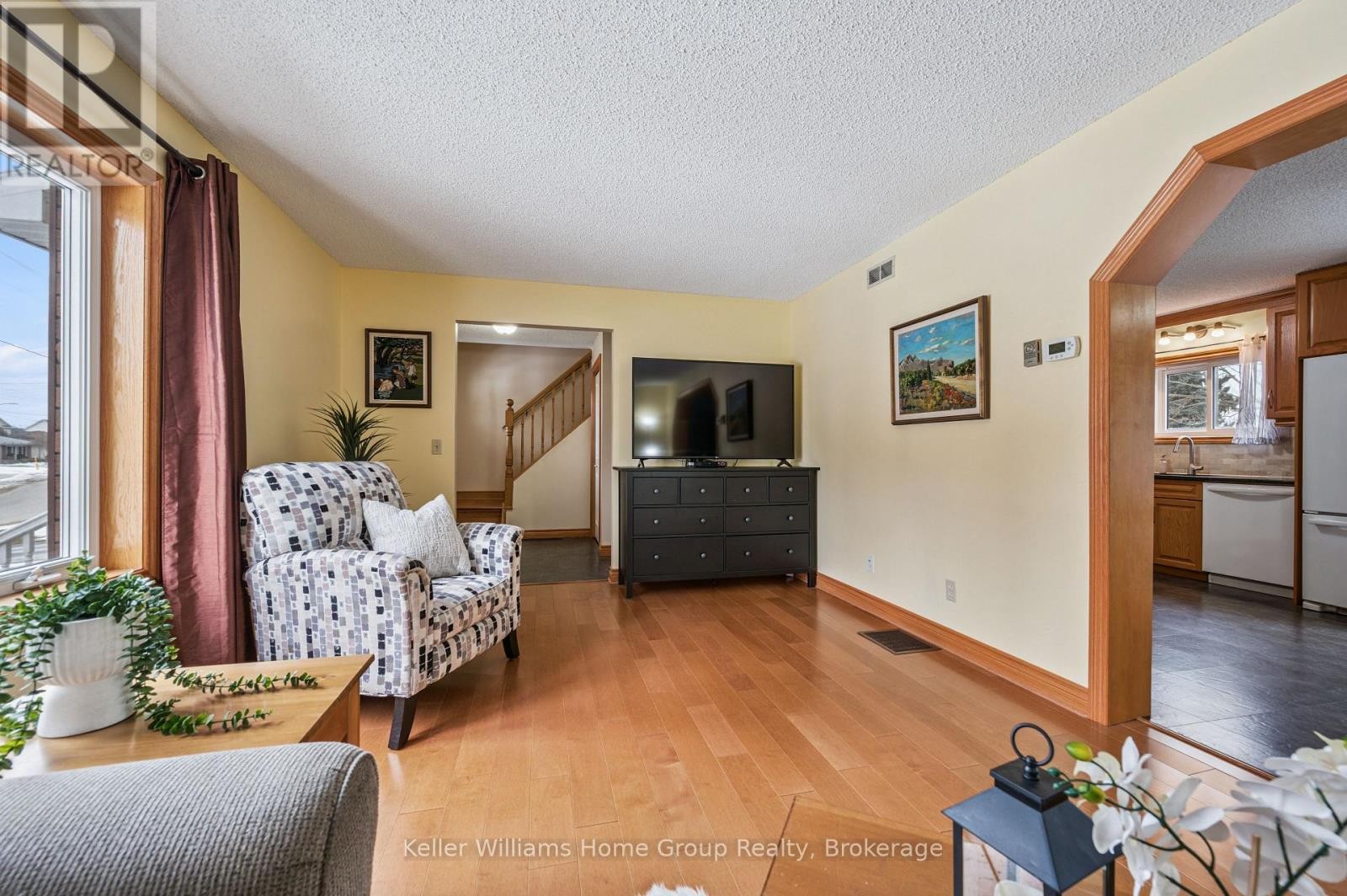 28 Edward Street, Mapleton, ON