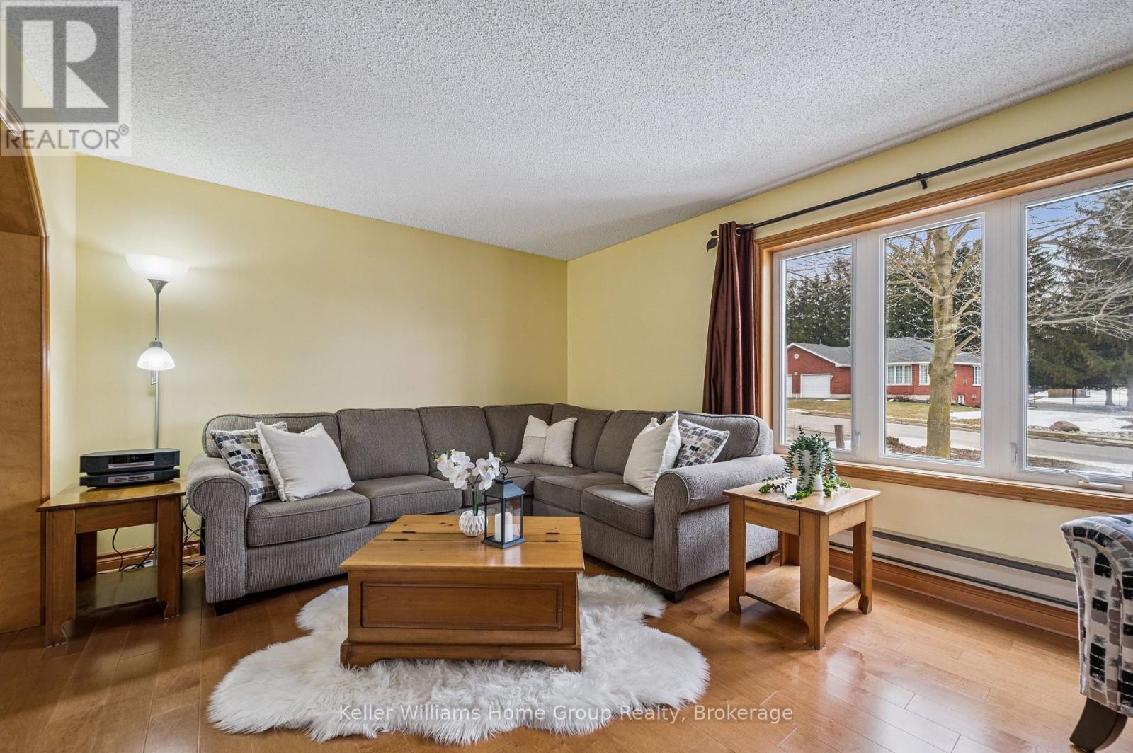 28 Edward Street, Mapleton, ON