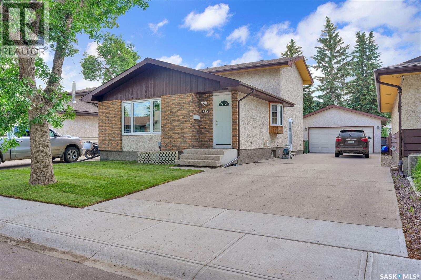 785 Bard Crescent N, Regina, SK