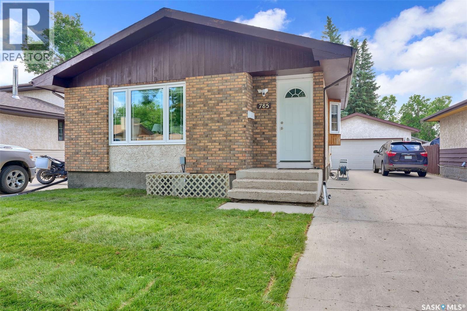 785 Bard Crescent N, Regina, SK