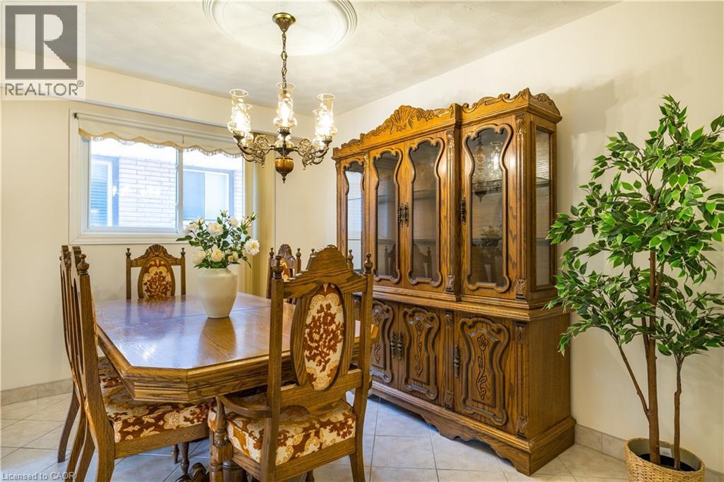 Spacious dinning room - 102 Markson Crescent, Hamilton, ON