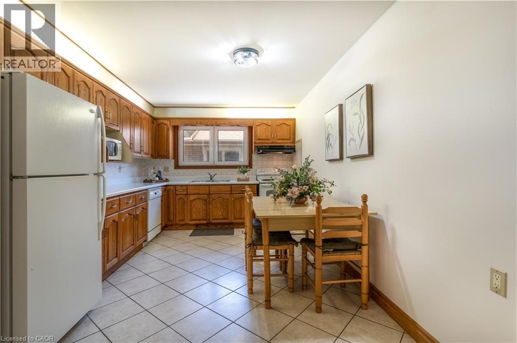 Functional eat-in kitchen w/ natural wood cabinets - 102 Markson Crescent, Hamilton, ON
