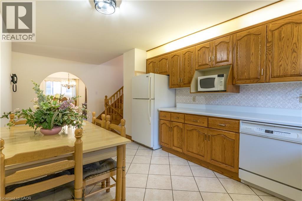Functional eat-in kitchen w/ natural wood cabinets - 102 Markson Crescent, Hamilton, ON