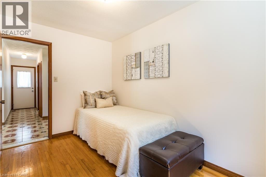 Spacious Bedroom # 4 & sideyard/separate entrance - 102 Markson Crescent, Hamilton, ON