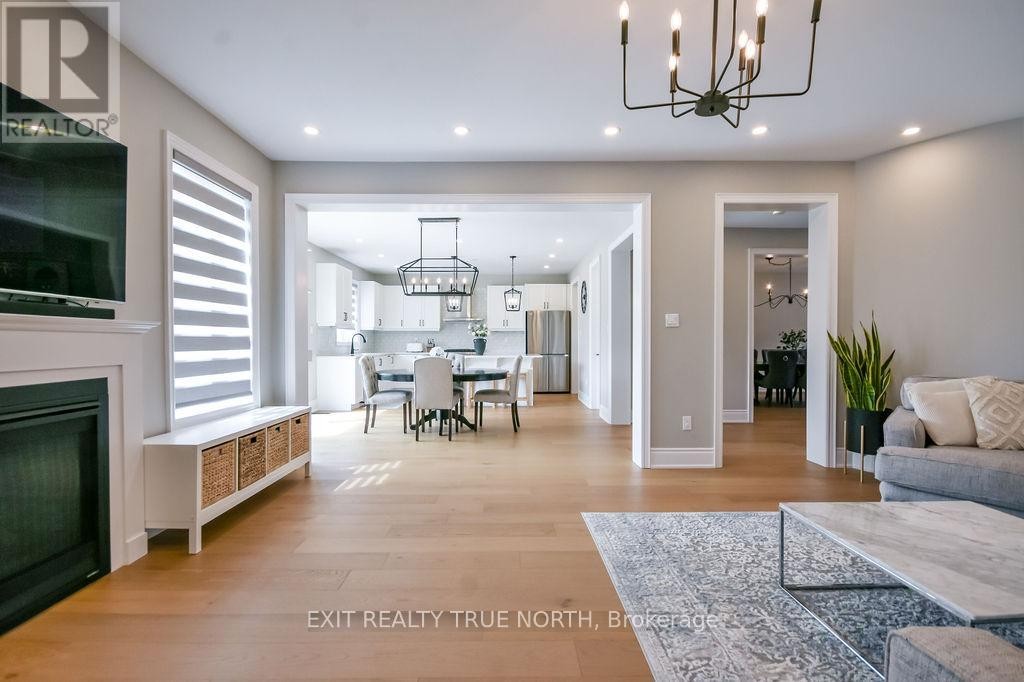 108 Rugman Crescent, Springwater, ON