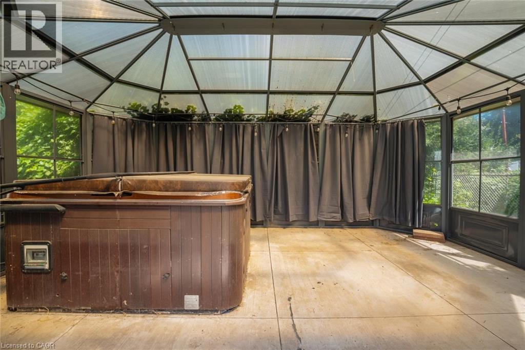 135 Wexford Avenue S, Hamilton, ON