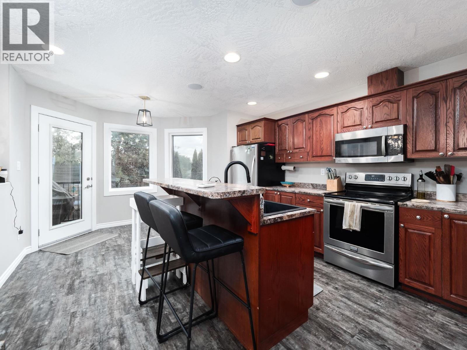 6908 St Frances Place, Prince George, BC