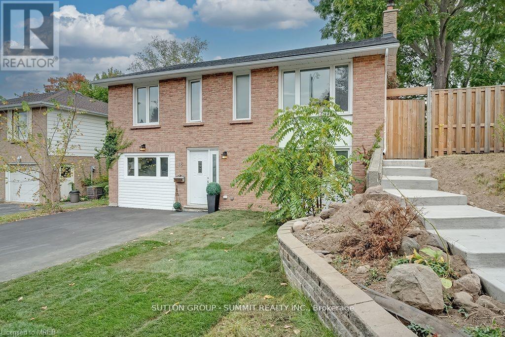 Upper - 16 Upper Canada Drive, Kitchener, ON