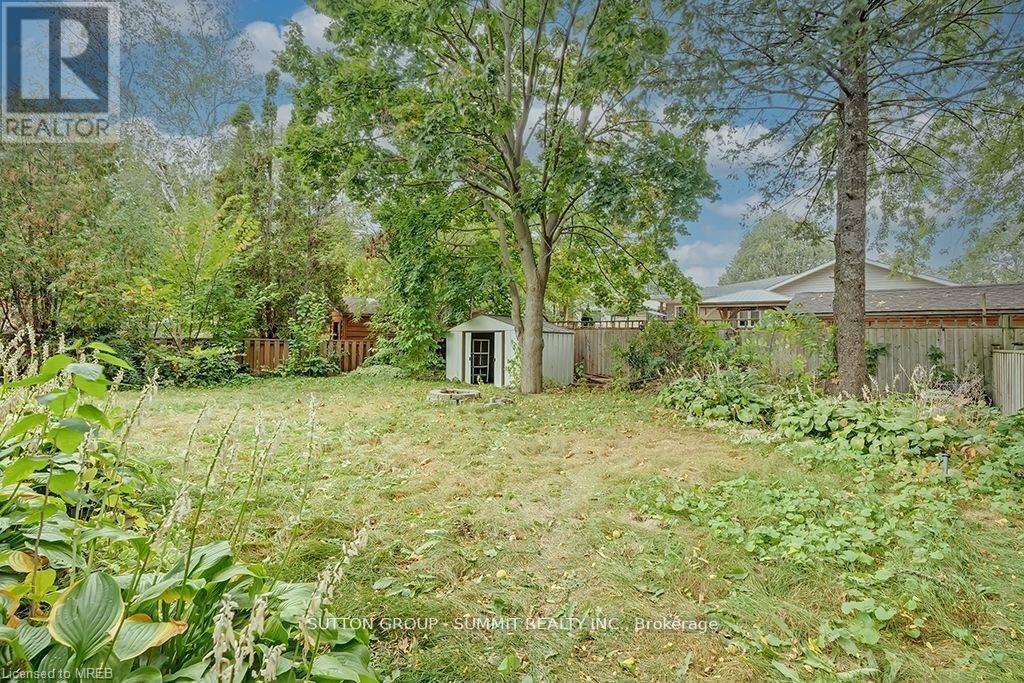Upper - 16 Upper Canada Drive, Kitchener, ON