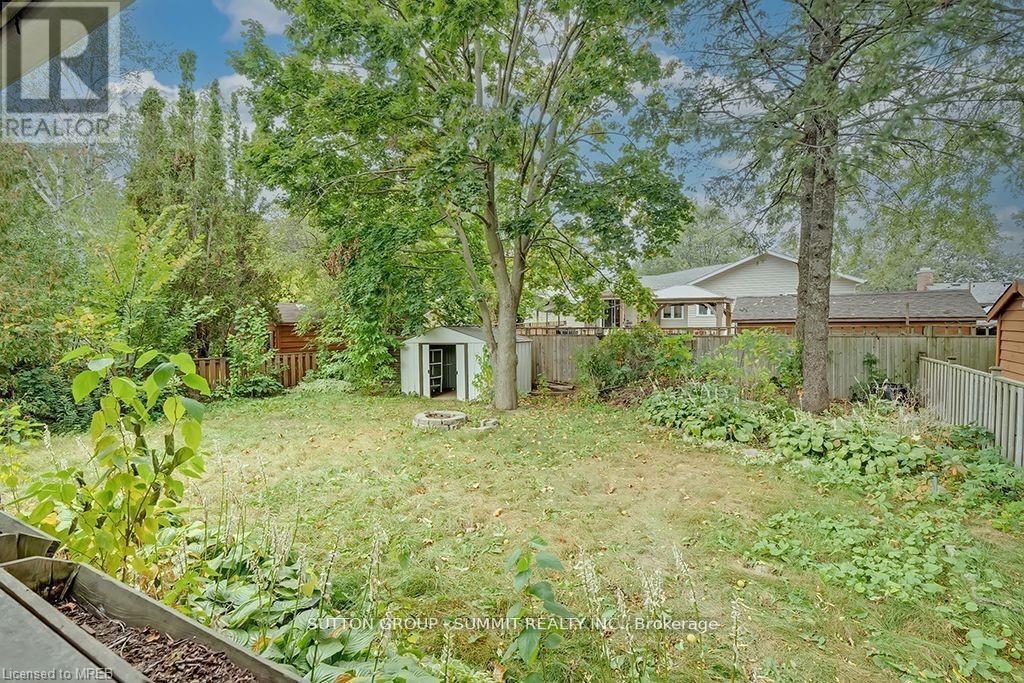 Upper - 16 Upper Canada Drive, Kitchener, ON