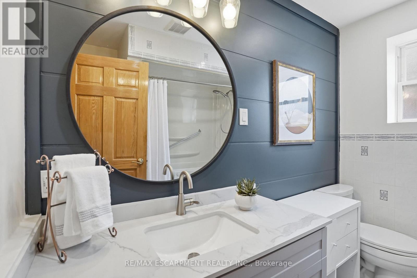 17 Tuxedo Avenue S, Hamilton, ON
