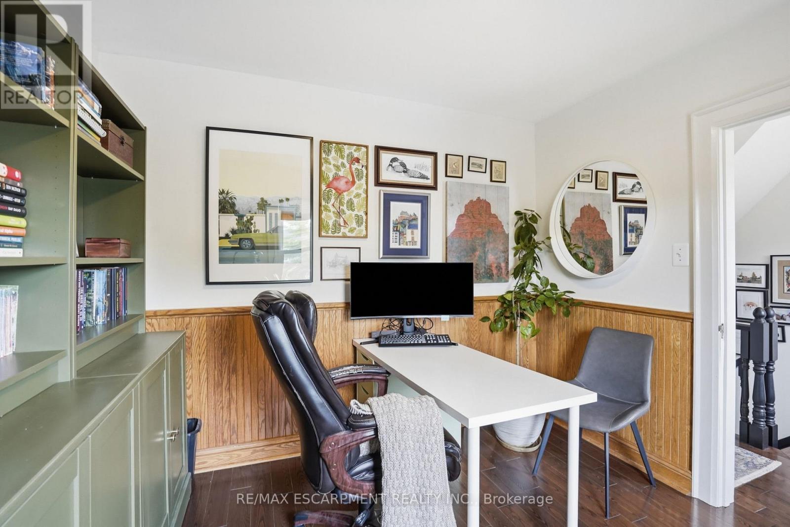 17 Tuxedo Avenue S, Hamilton, ON