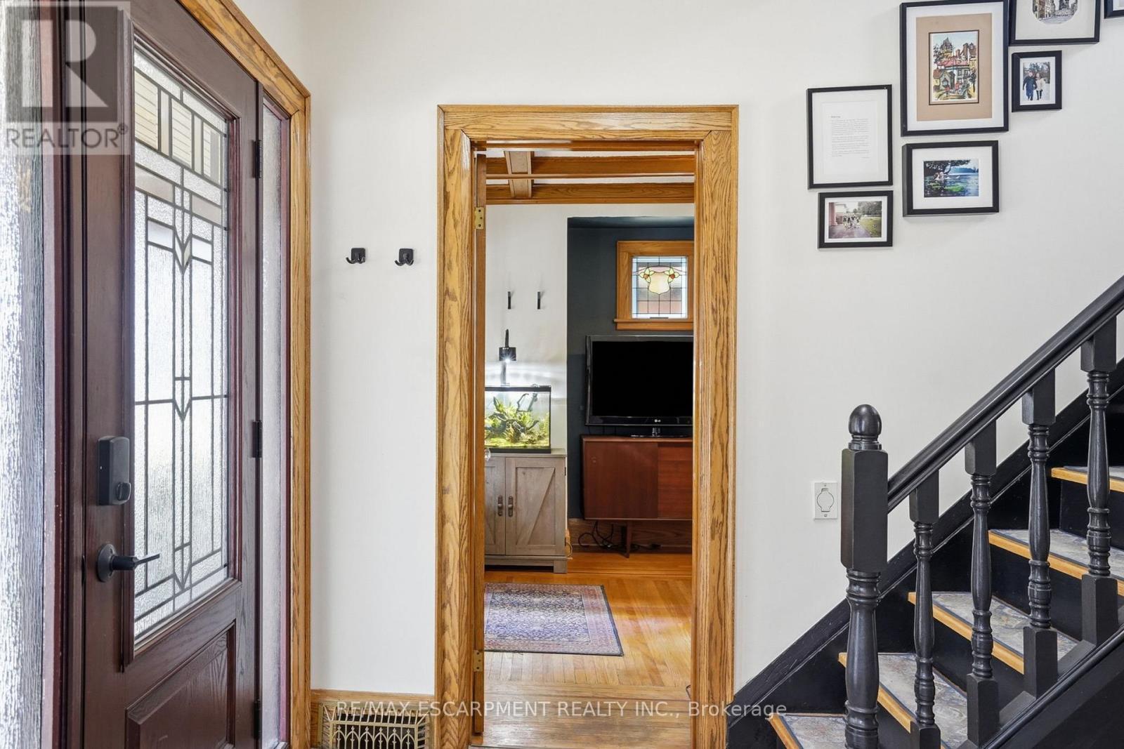 17 Tuxedo Avenue S, Hamilton, ON