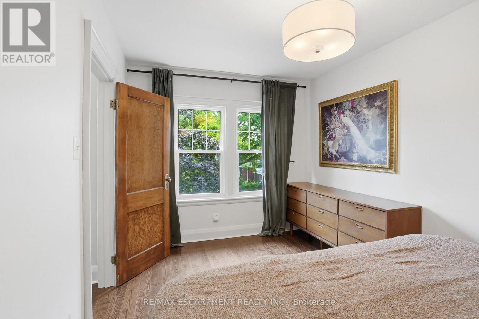 17 Tuxedo Avenue S, Hamilton, ON