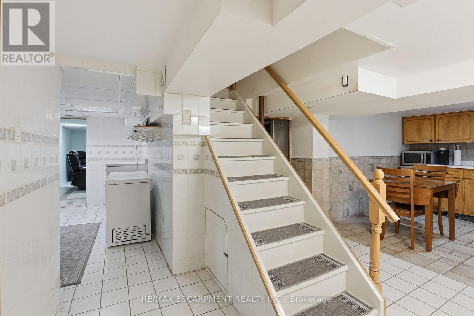 17 Tuxedo Avenue S, Hamilton, ON