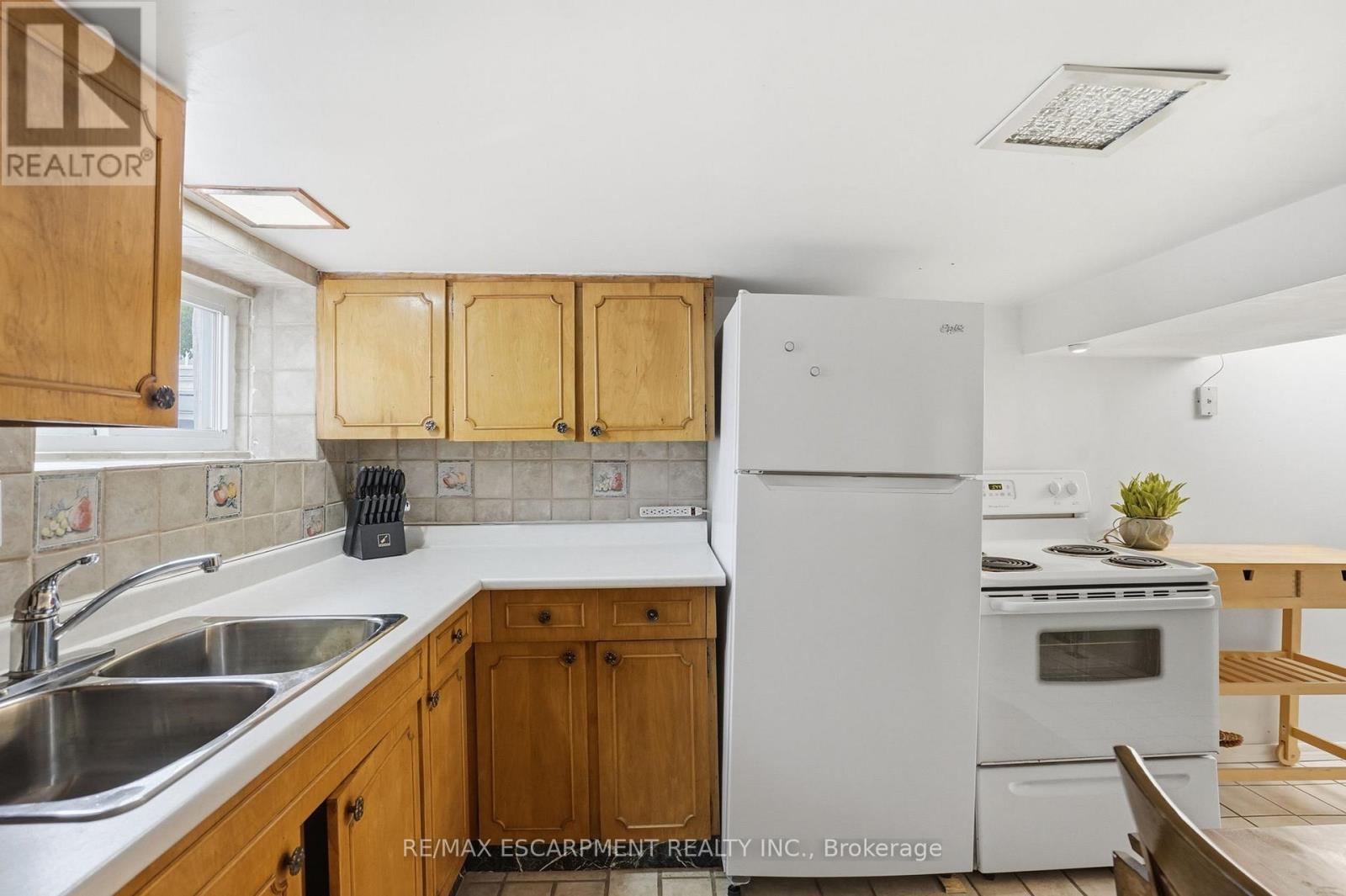 17 Tuxedo Avenue S, Hamilton, ON