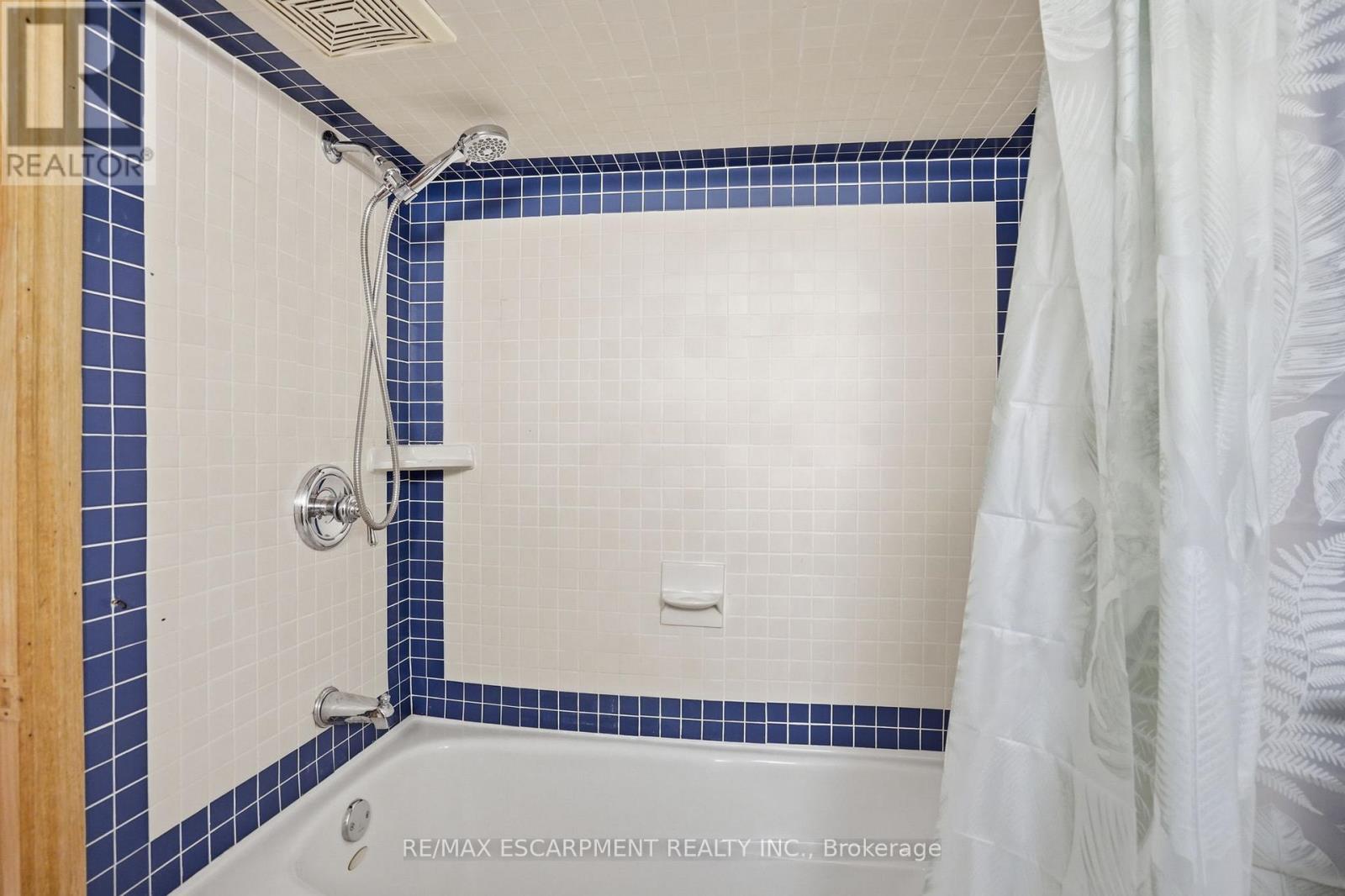 17 Tuxedo Avenue S, Hamilton, ON