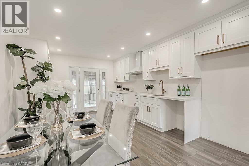 16 Upper Canada Drive Unit# Upper, Waterloo, ON