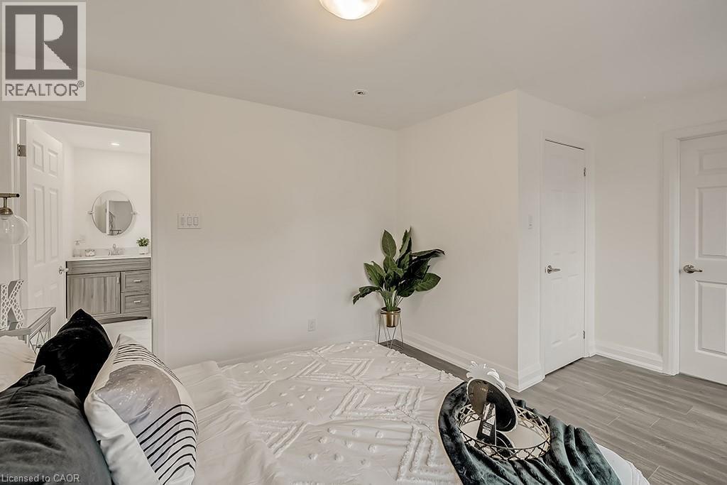 16 Upper Canada Drive Unit# Upper, Waterloo, ON