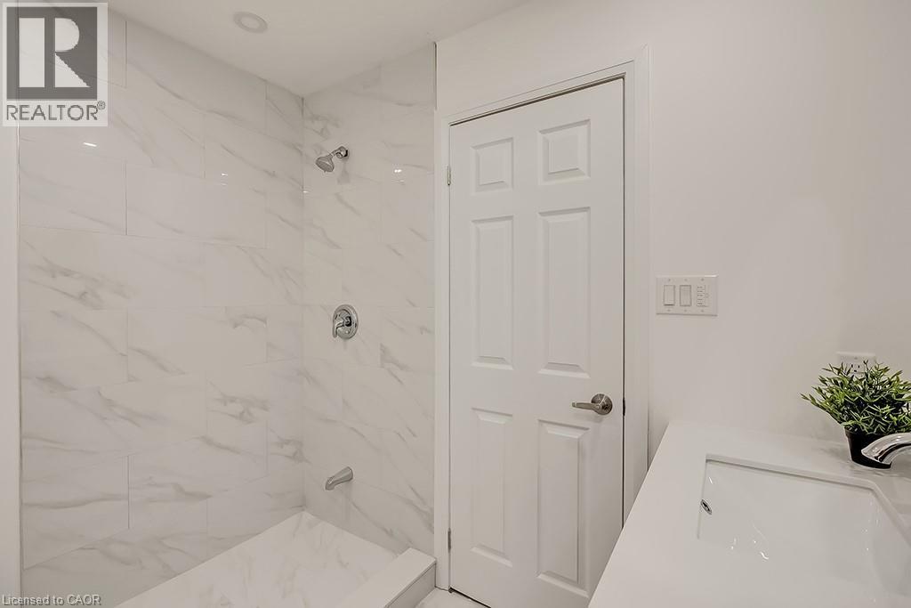16 Upper Canada Drive Unit# Upper, Waterloo, ON