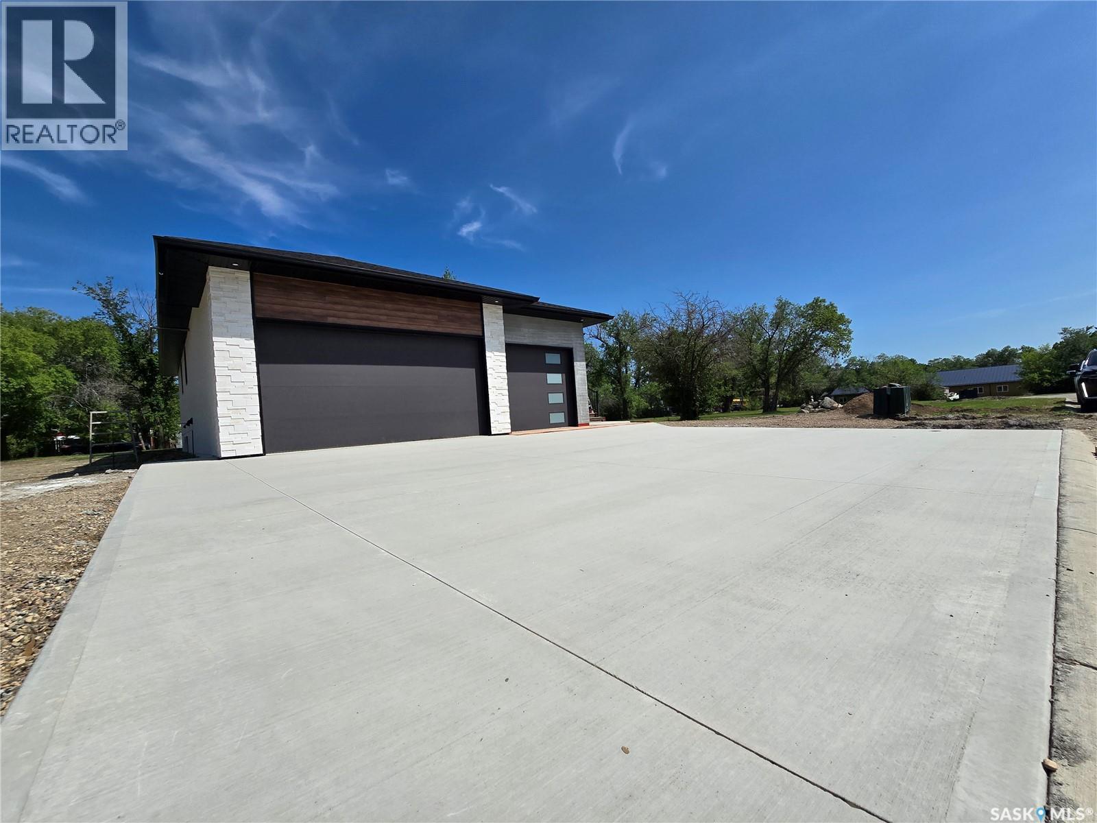 44 Kenney Crescent, Weyburn, SK