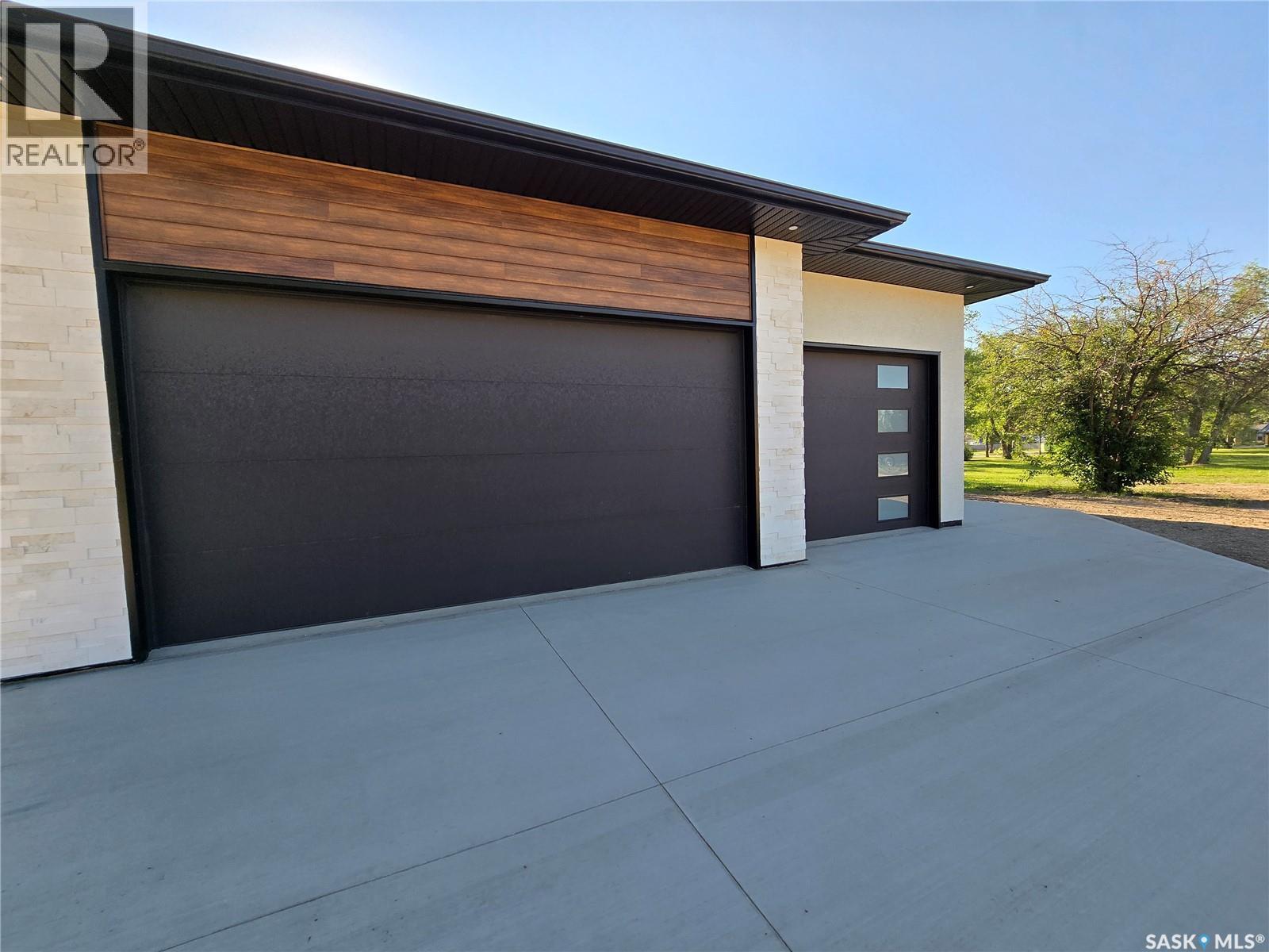 44 Kenney Crescent, Weyburn, SK