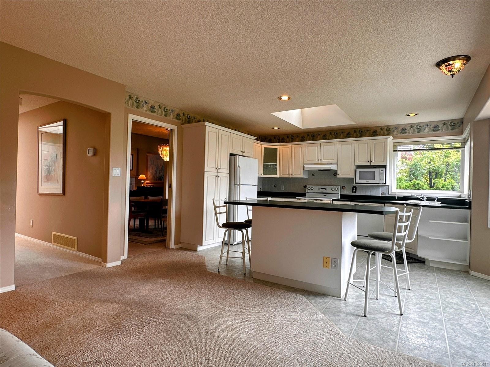 5295 Crestview Dr, Nanaimo, BC