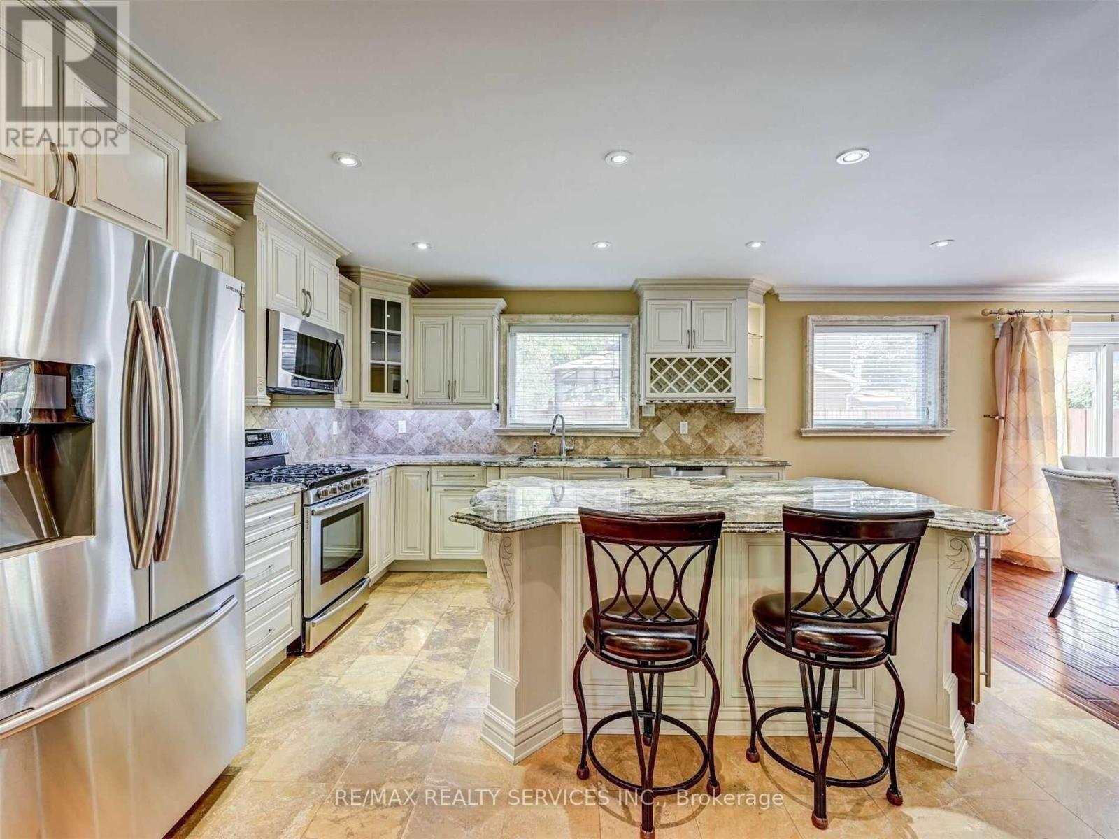 1570 Tipperary Court, Mississauga, ON