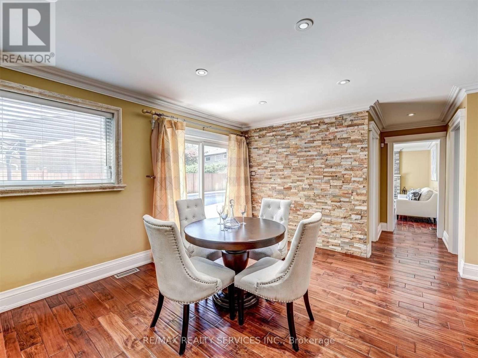1570 Tipperary Court, Mississauga, ON