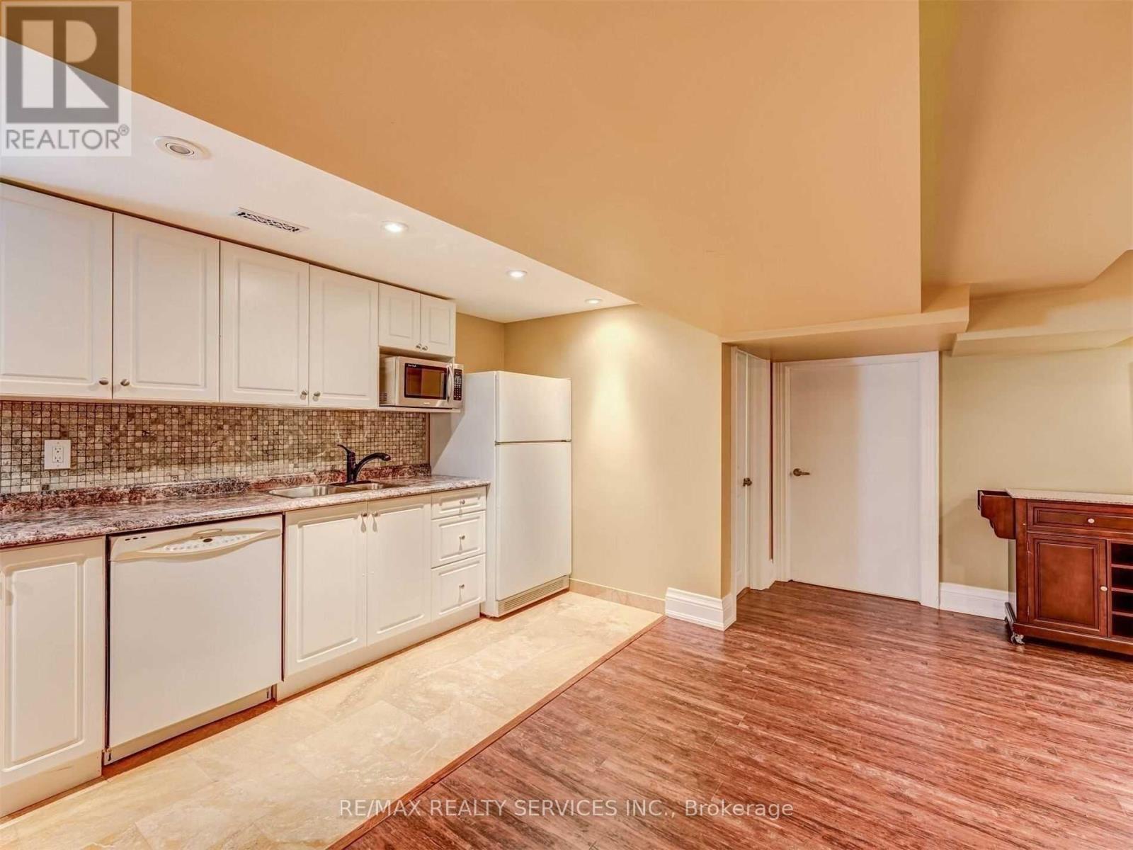 1570 Tipperary Court, Mississauga, ON