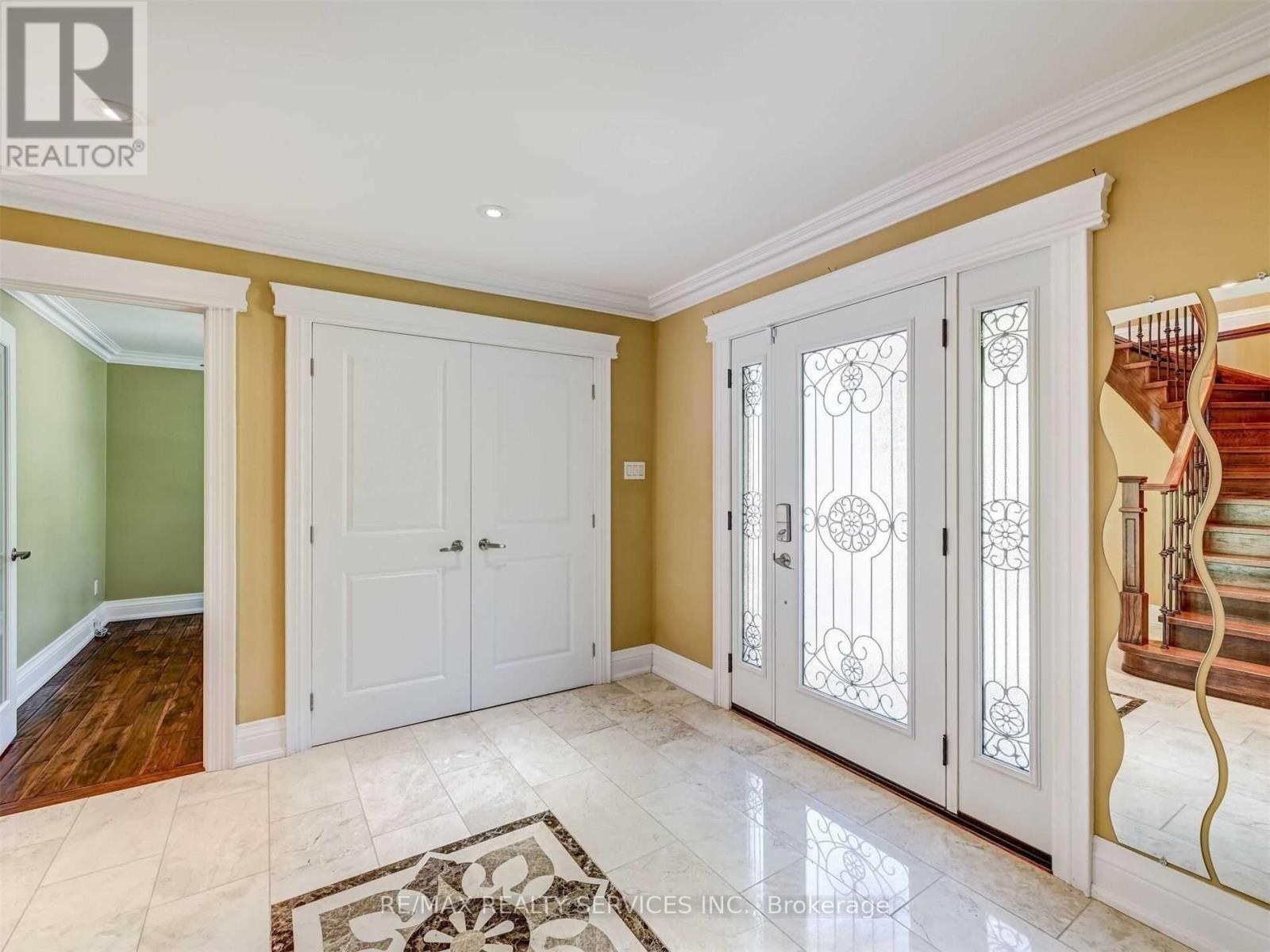 1570 Tipperary Court, Mississauga, ON