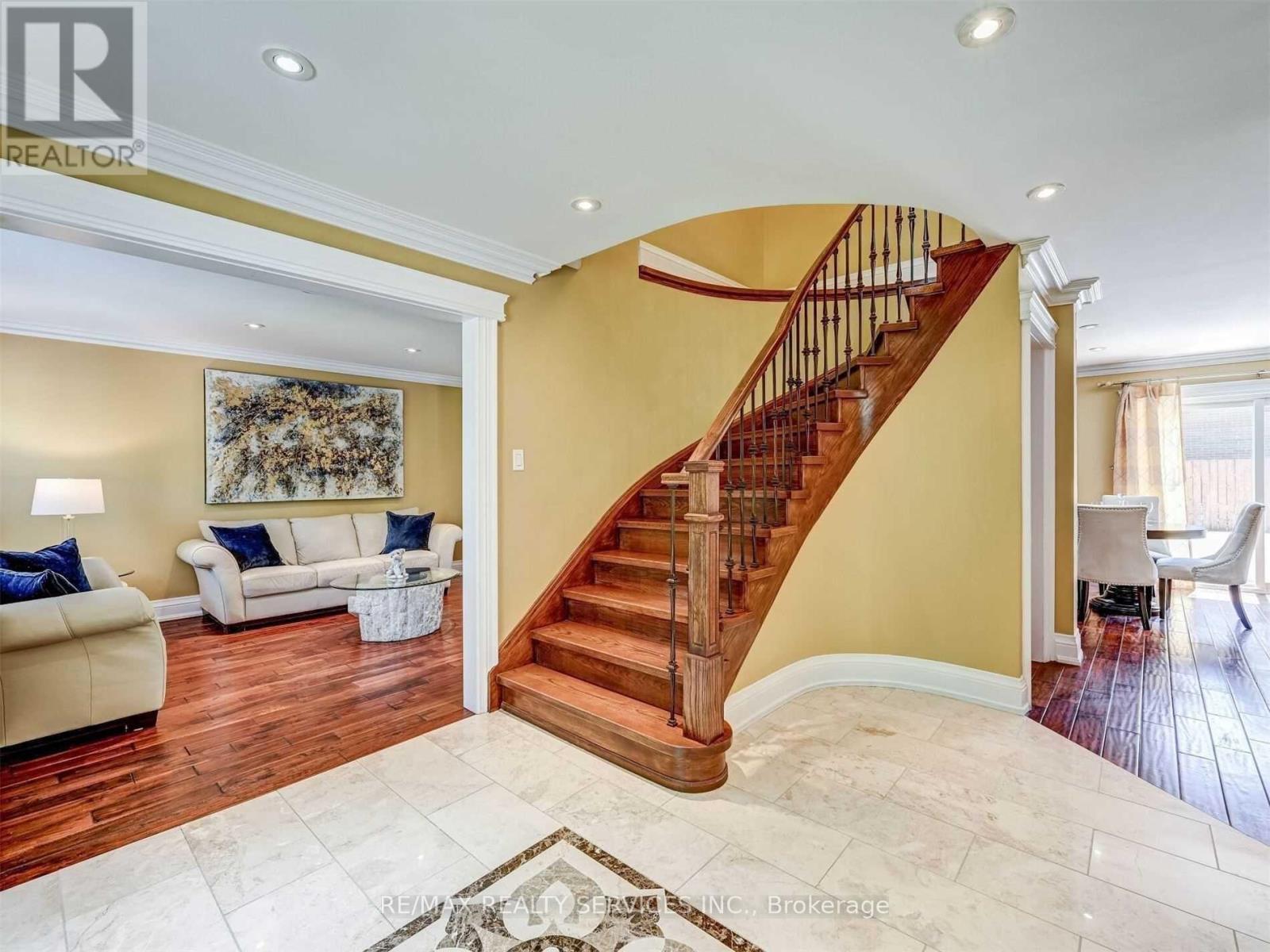 1570 Tipperary Court, Mississauga, ON