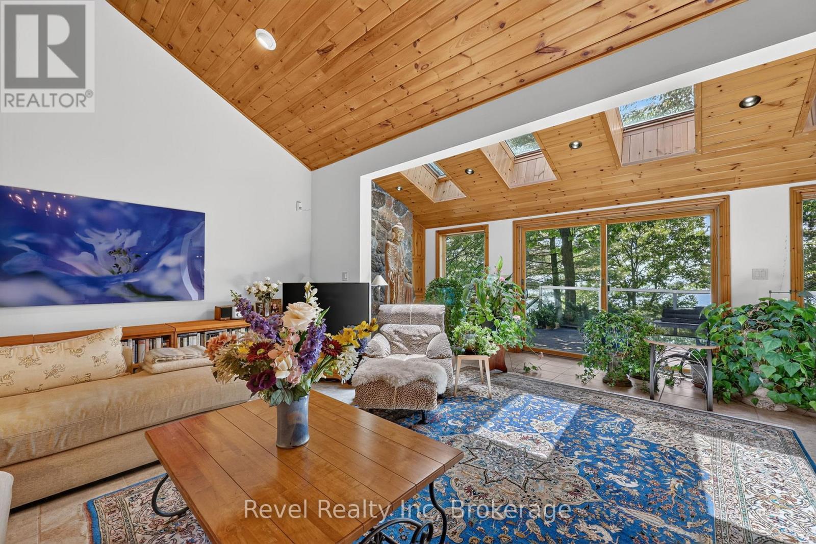 Living room with walk out to deck - 731 Concession 15 W, Tiny, ON - Indoor