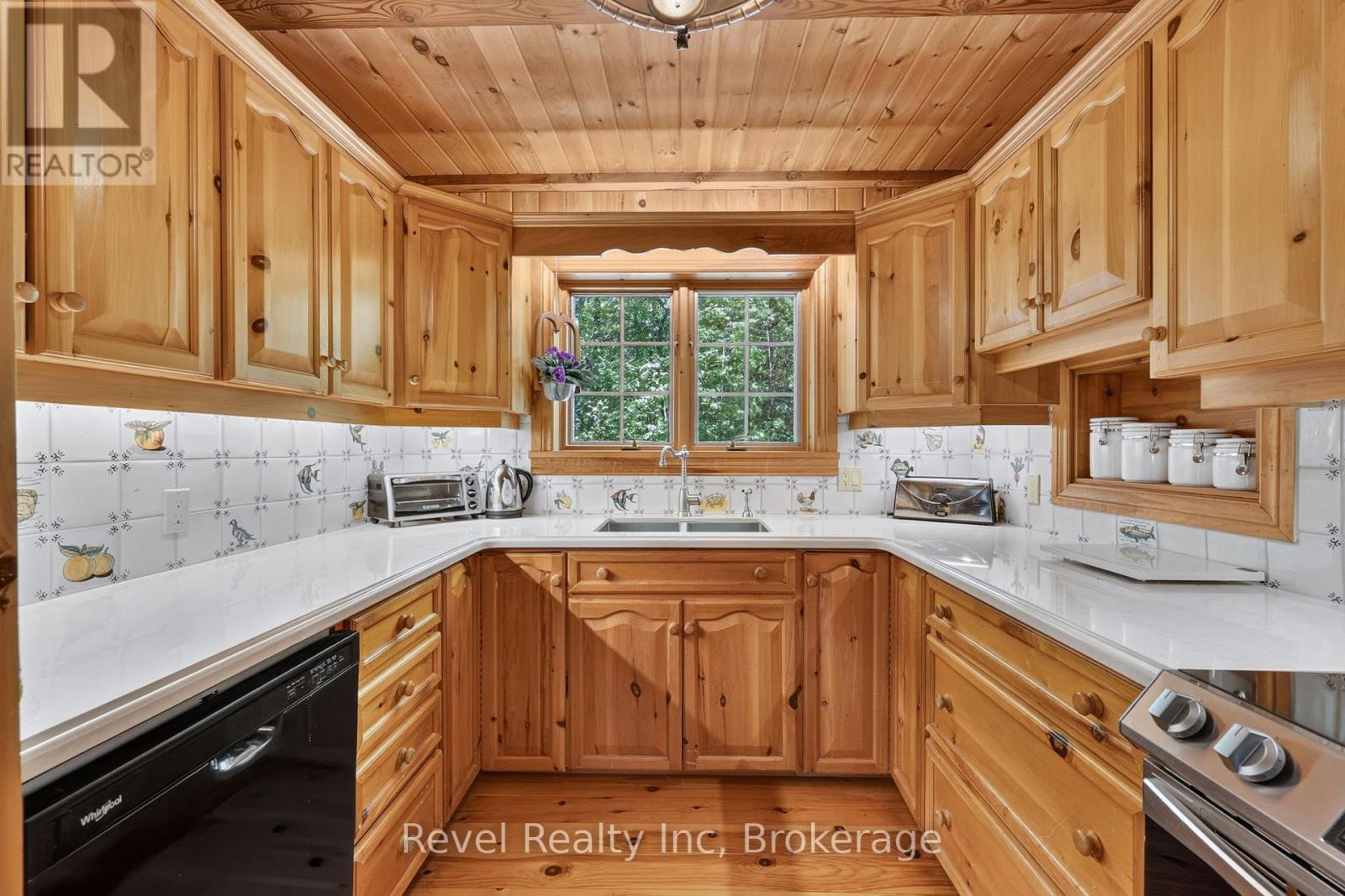 731 Concession 15 W, Tiny, ON - Indoor Photo Showing Kitchen