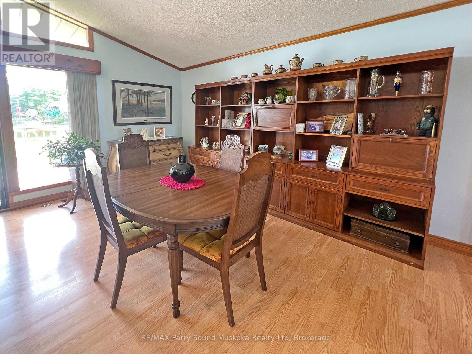 Dining area overlooks lake - 15 Dockside Drive, Mckellar, ON