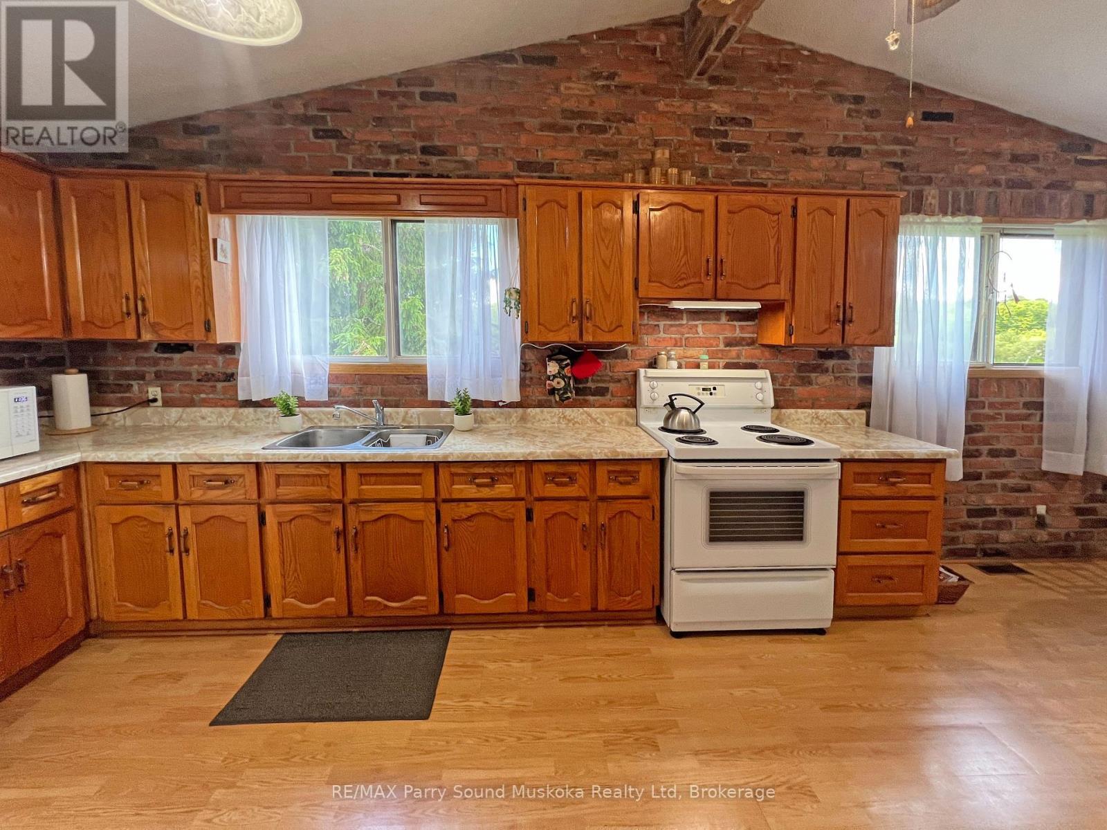 Abundance of kitchen cabinets - 15 Dockside Drive, Mckellar, ON