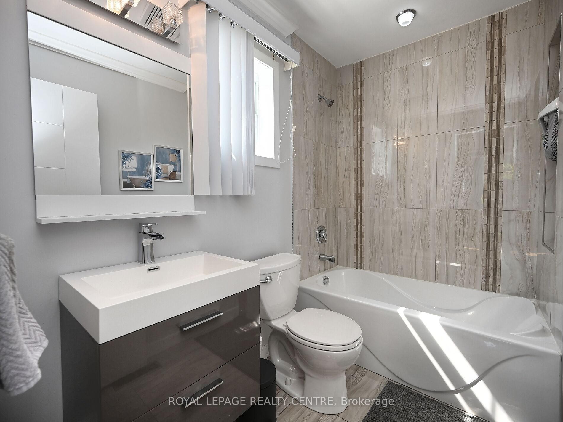 1221 Kos Boulevard, Mississauga, ON