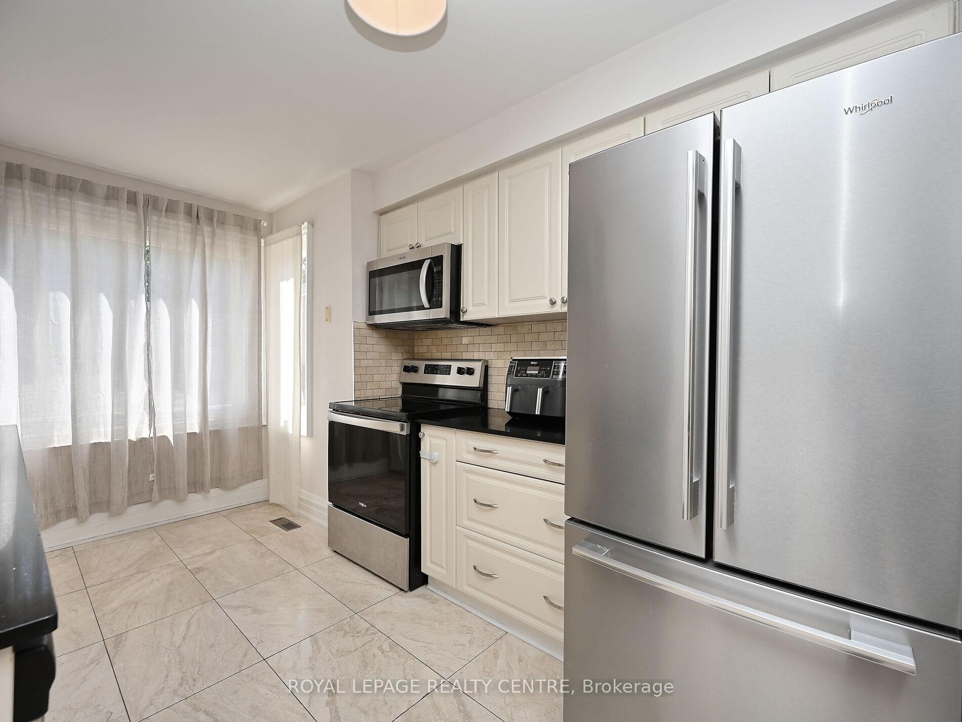 1221 Kos Boulevard, Mississauga, ON