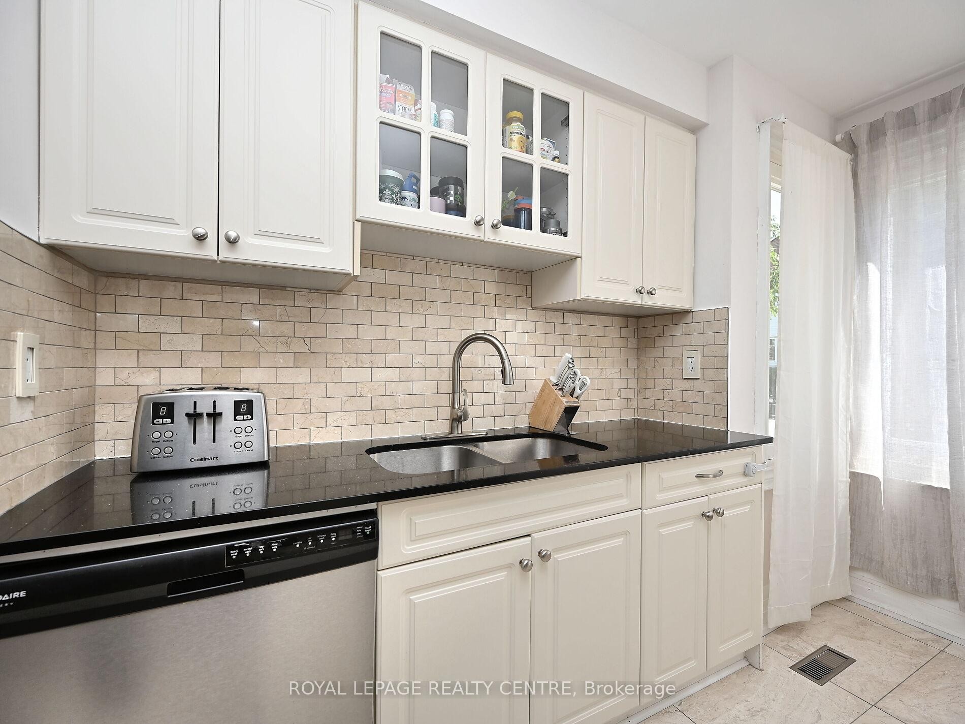 1221 Kos Boulevard, Mississauga, ON