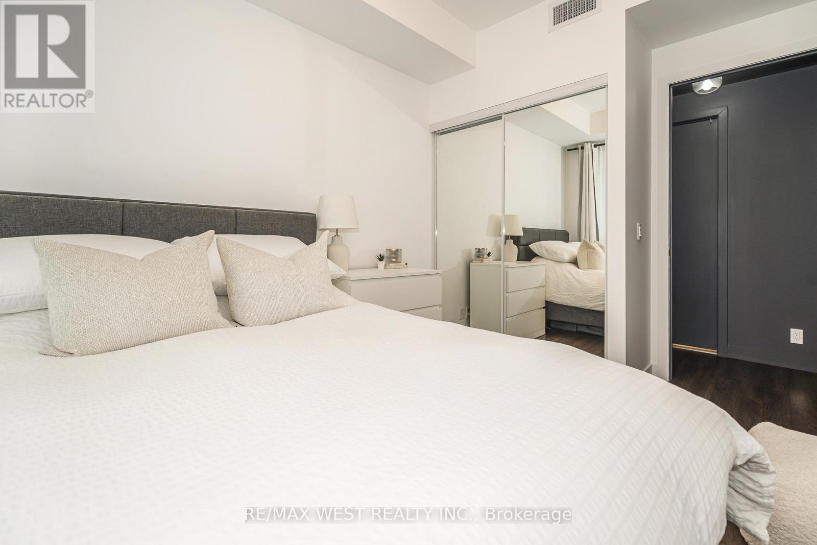 1705 - 10 Park Lawn Road, Toronto, ON