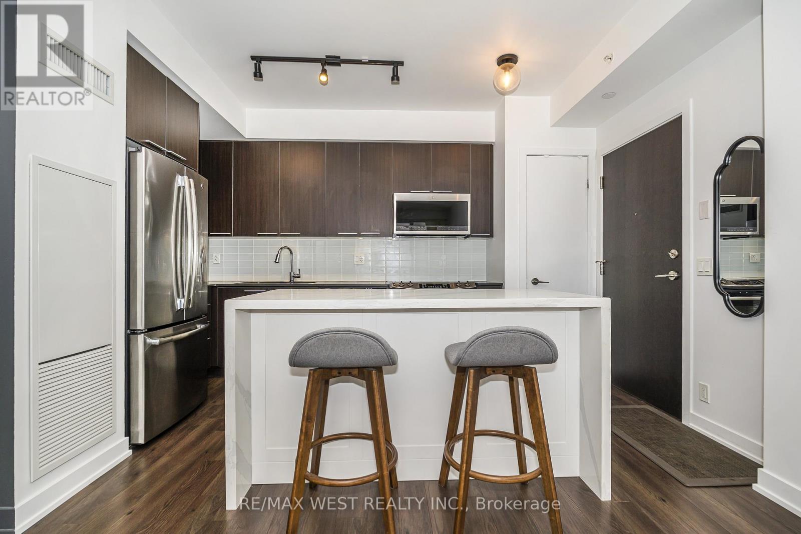 1705 - 10 Park Lawn Road, Toronto, ON
